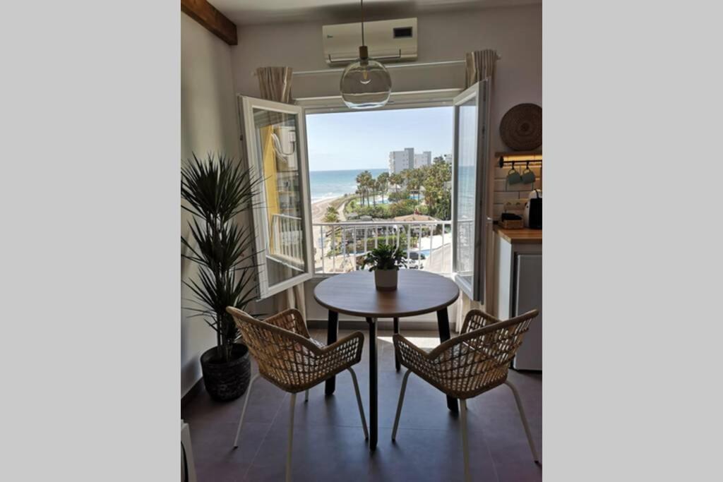Beachfront Apartment Near Marbella Sitio de Calahonda 외부 사진